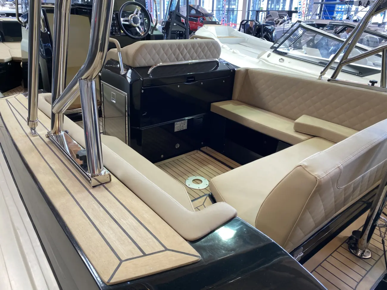 Capelli te 1000 open wetbar cockpit mit kühlschrank