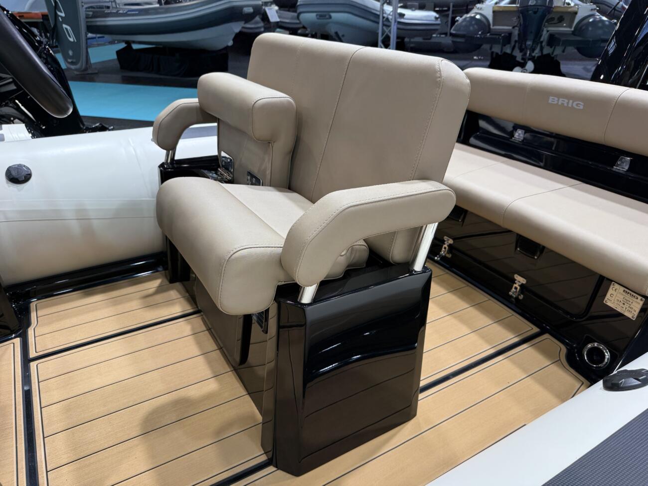 Brig eagle 6 deluxe rib ansicht fahrersitz doppelsitzbank