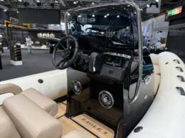 Brig eagle 6 deluxe rib ansicht steuerkonsole mit radio und navi