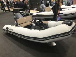 Brig falcon 330 tender deluxe ansicht gesamt bug