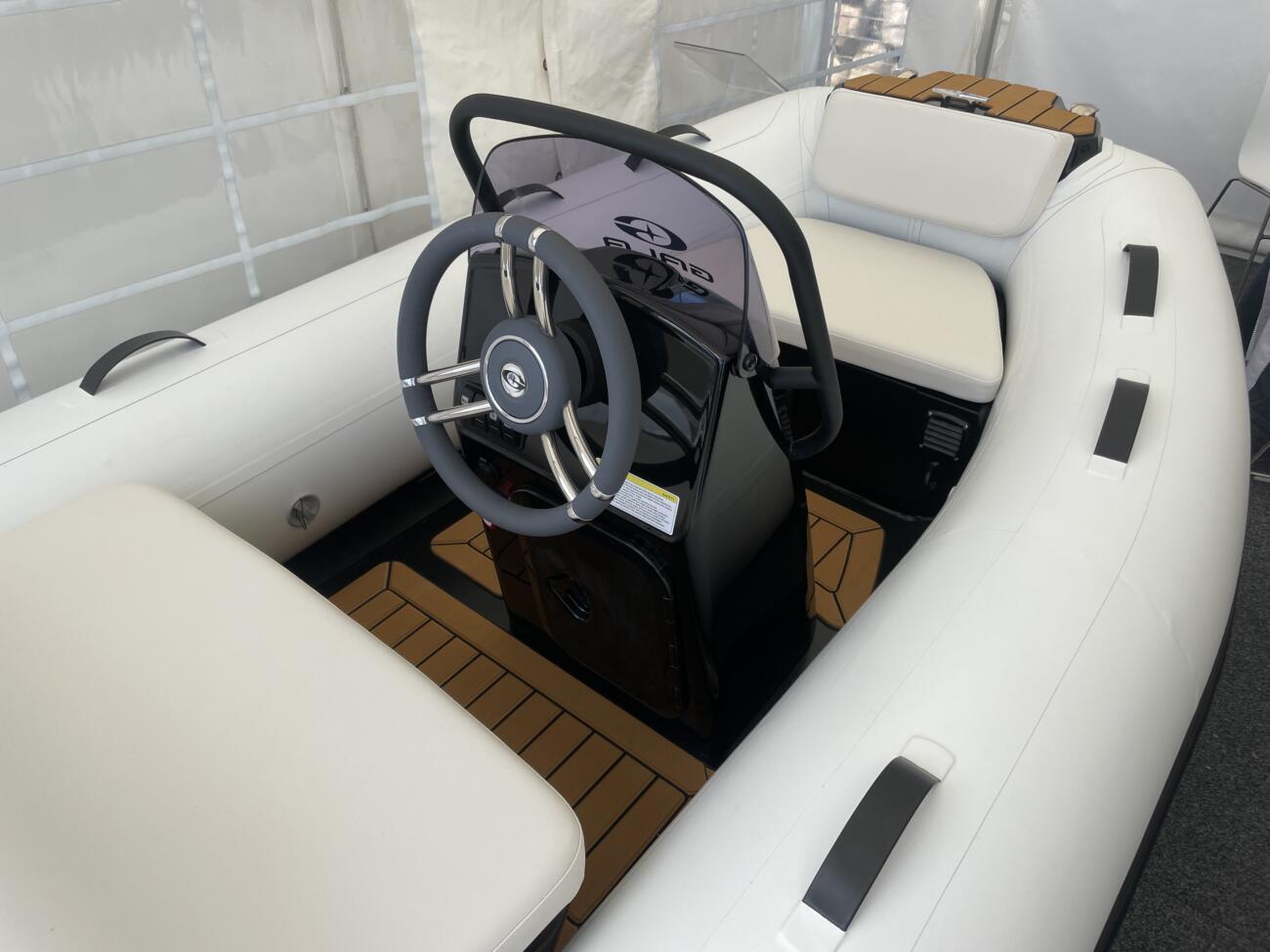 Gala atlantis a 300 hypalon deluxe tender ansicht cockpit steuerkonsole lenkung schaltung