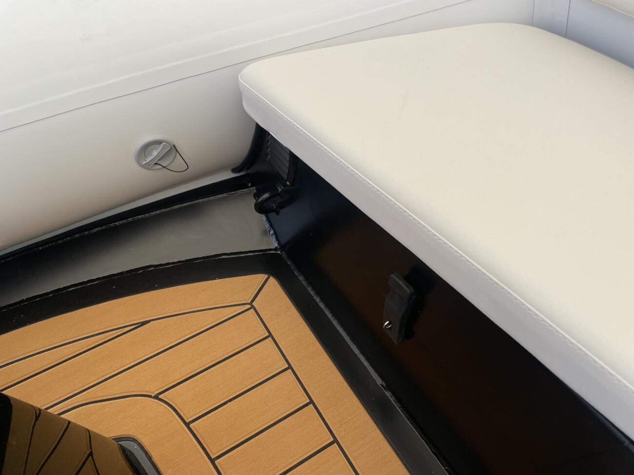Gala atlantis a 300 hypalon deluxe tender ansicht cockpit ankerkasten hebeöse ventil