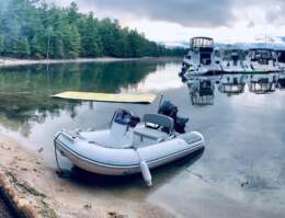 Gala atlantis a 300 L deluxe tender im wasser