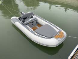 Gala atlantis a 330 qe aquahelm tender im wasser bugansicht 1