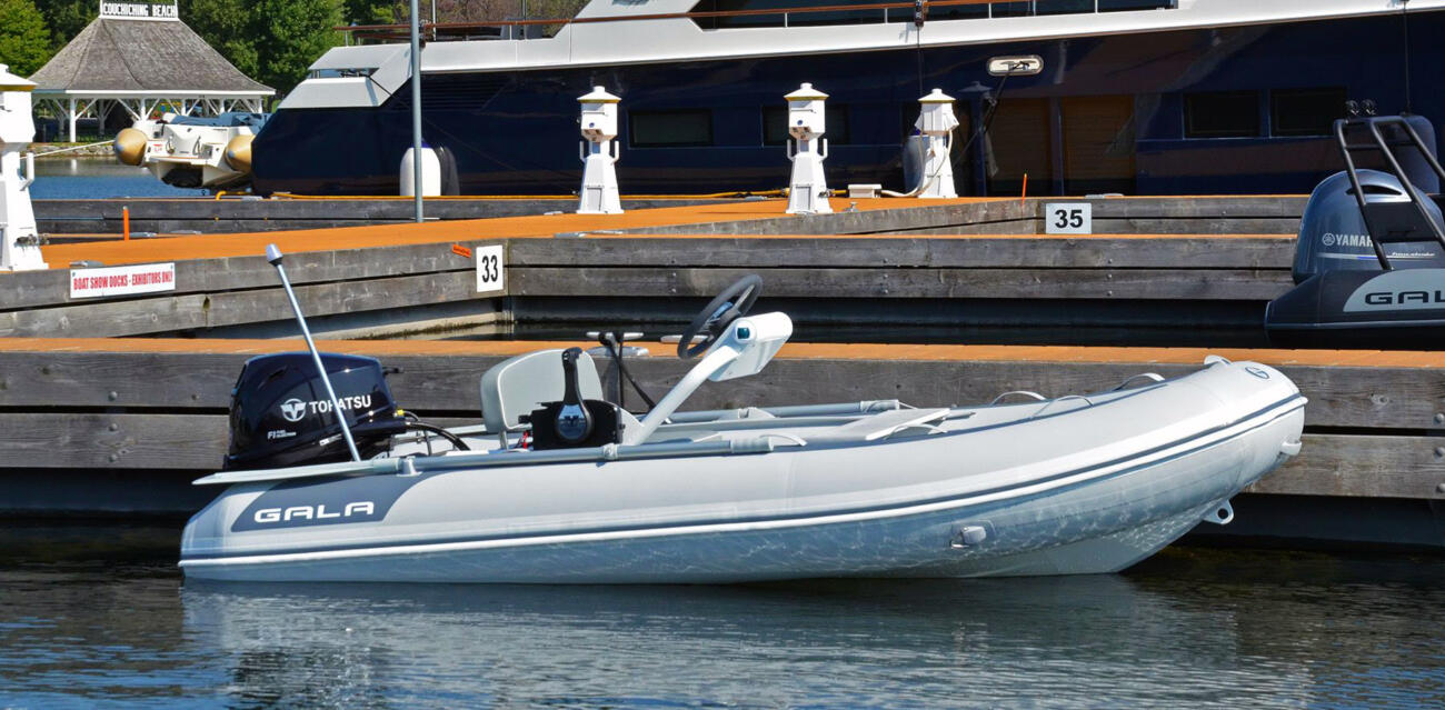 Gala a330q aquahelm tender im wasser