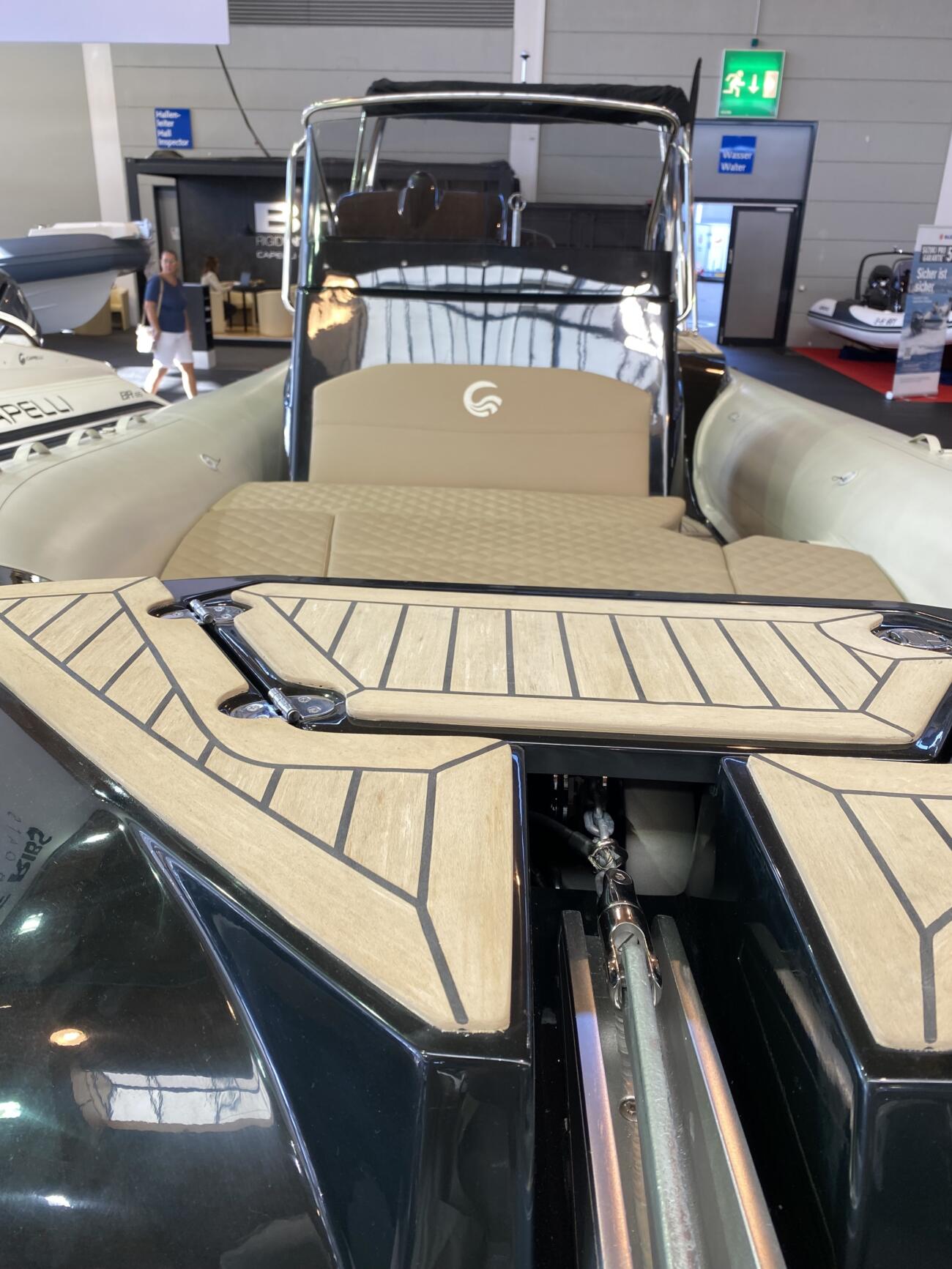 Capelli tempest te800 open ausstellungsboot bugspriet