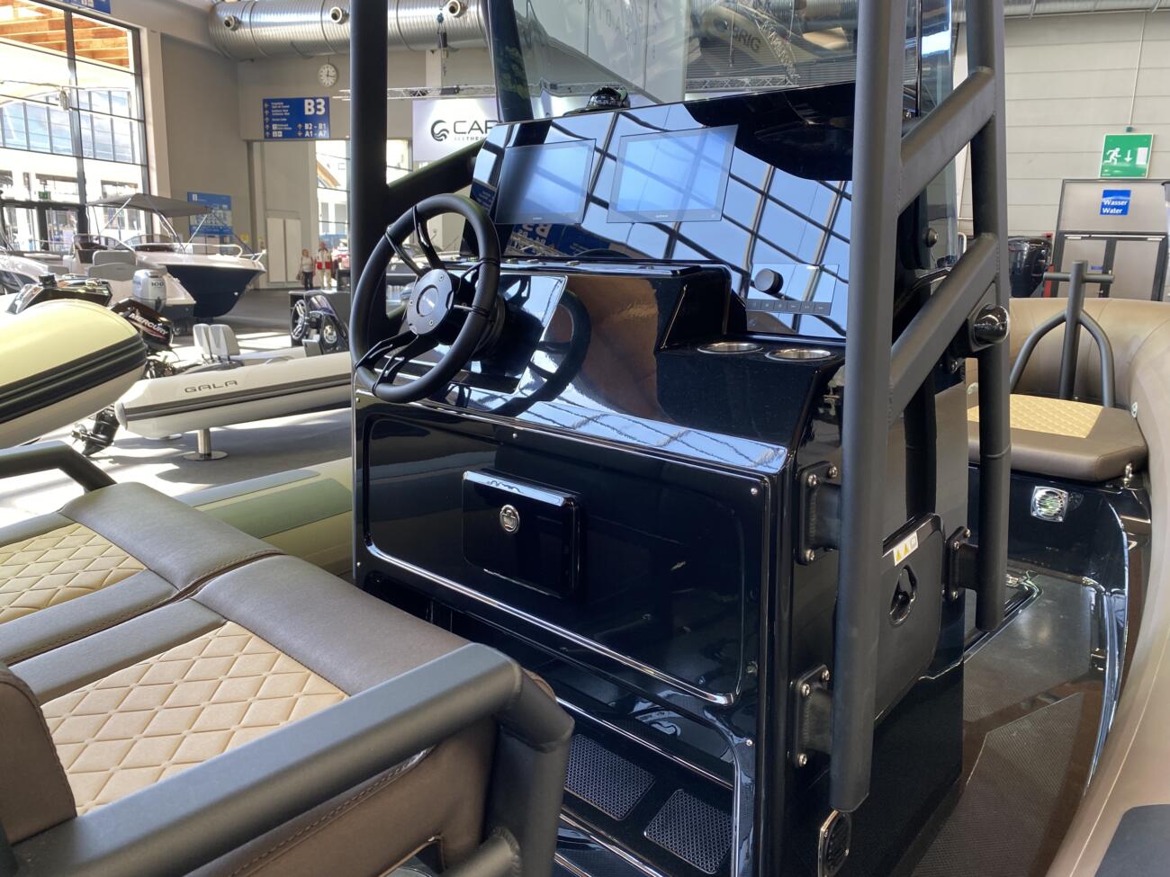 festrumpfschlauchboot-brig-navigator22-steuerstand-armaturenbrett