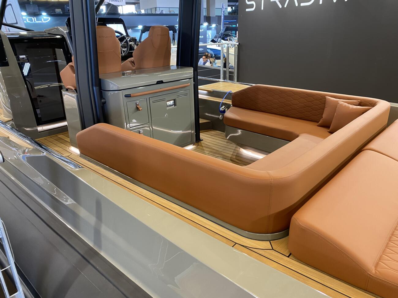 Capelli stradivari 43 luxus rib u sitzgruppe heck