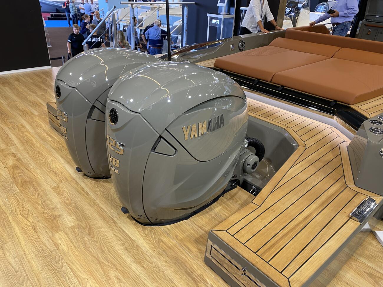 Capelli stradivari 43 luxus rib yamaha v8 xto f425