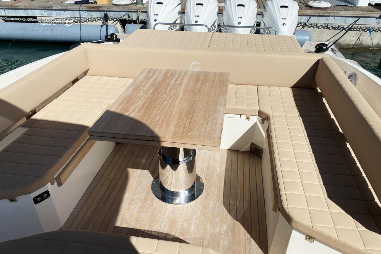 Capelli tempest te50 luxury cockpit heck lounge