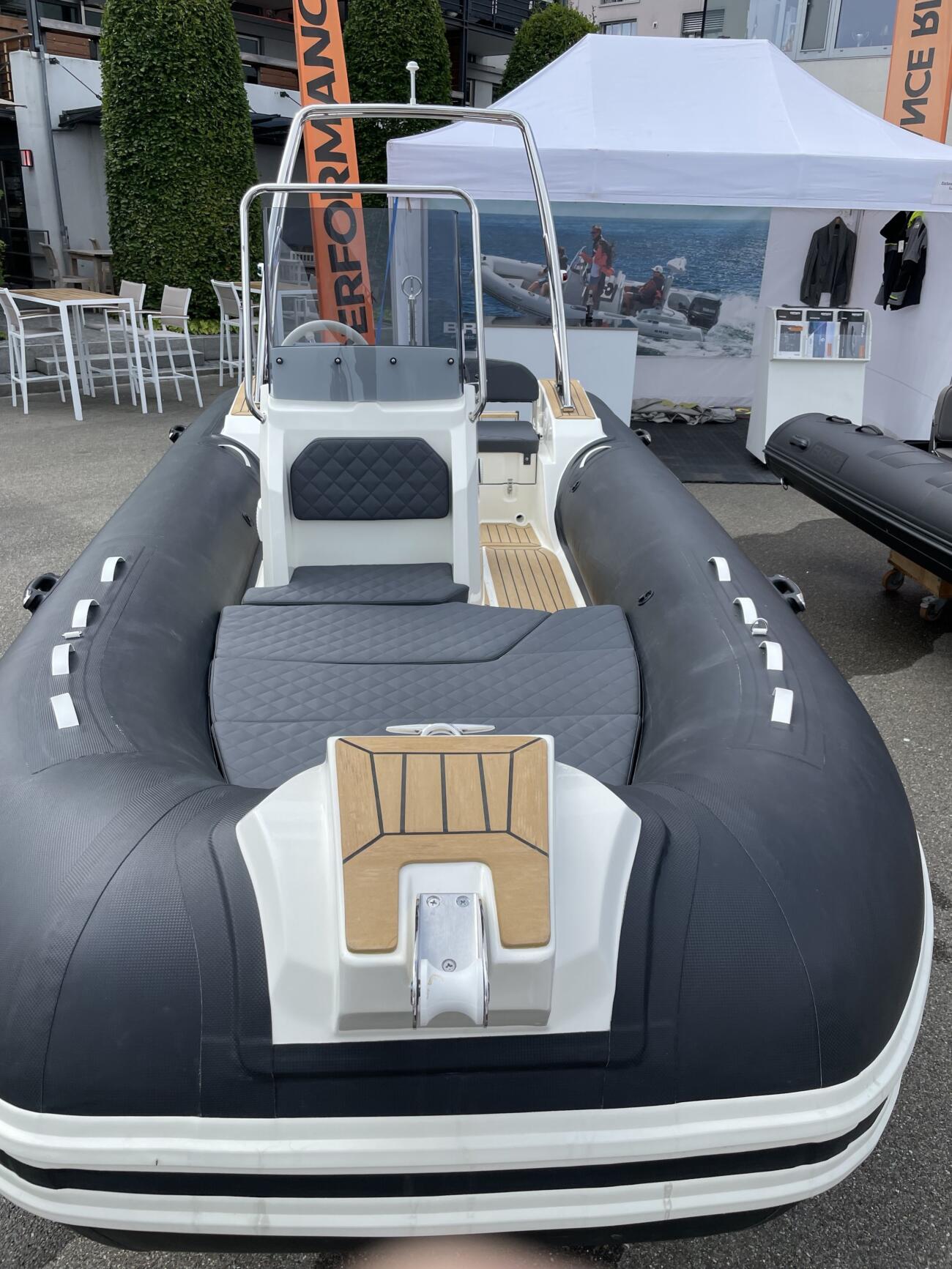 Festrumpfschlauchboot von capelli tempest 570