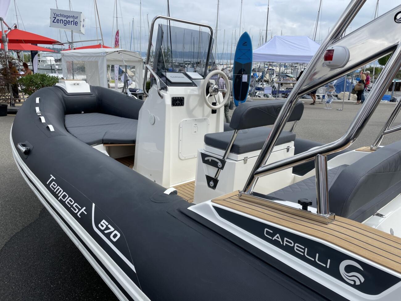 Rib festrumpfschlauchboot hafen lagerboot